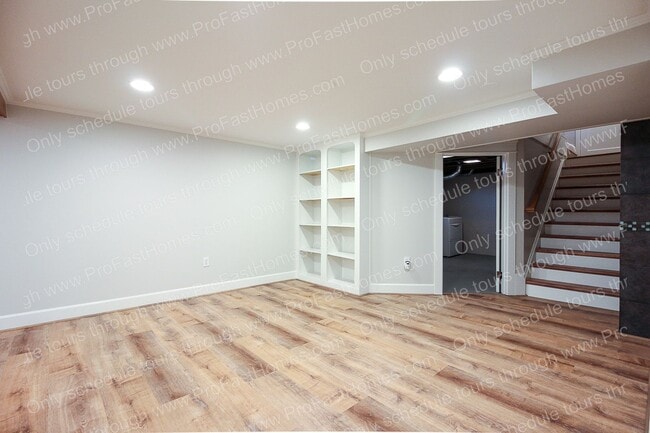 Building Photo - 2714 SE 48th Av