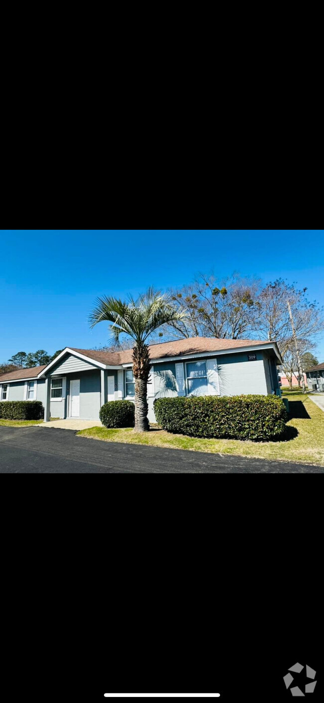 Building Photo - Florence Flats Apartment Homes