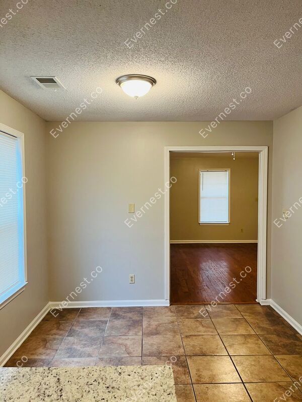 Building Photo - 7091 Hampton Dr