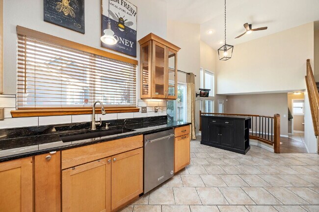 Building Photo - "Charming 3-Bedroom Home with 2.5 Baths in Picturesque Highlands Ranch – Spacious 2005 Sq. Ft. Gem!"