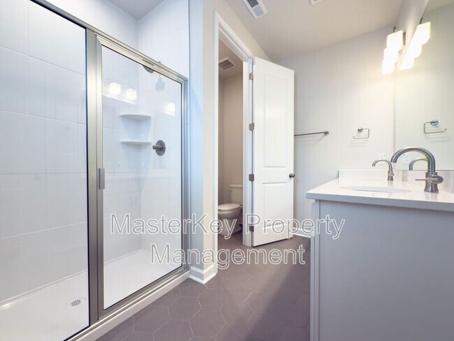 Building Photo - 804 Hillfarm Dr
