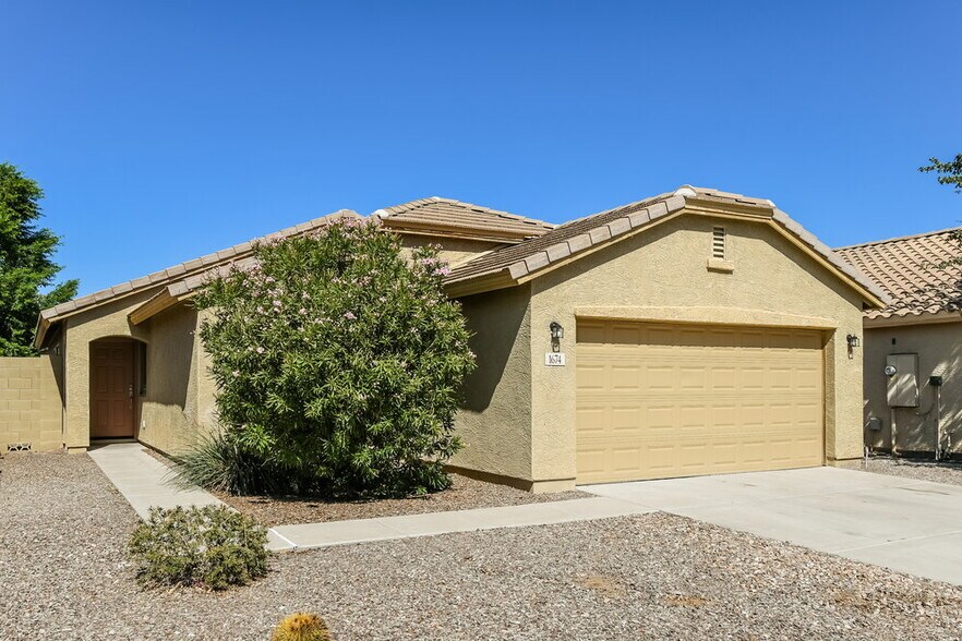 Primary Photo - 1674 W Corriente Dr