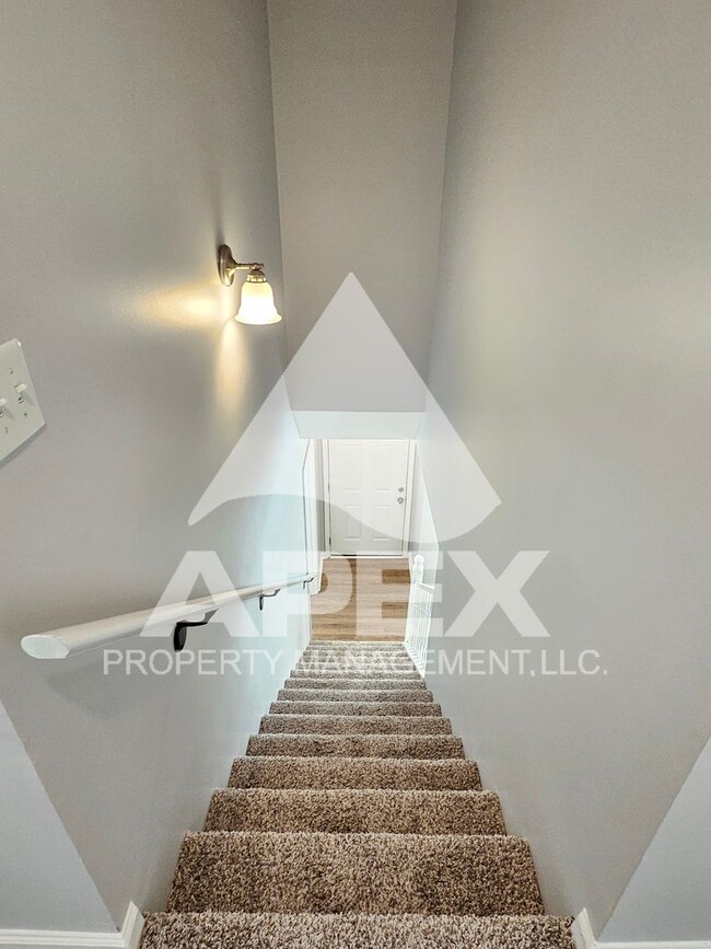 Building Photo - **MOVE-IN SPECIAL** 1/2 off 1st month! Bea...