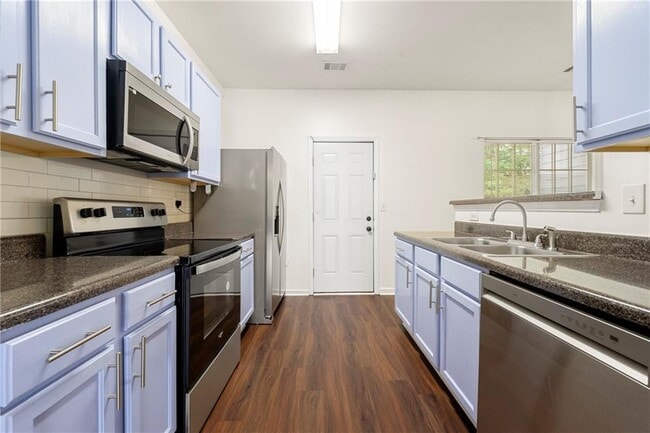 Building Photo - 2525 Walden Lake Dr