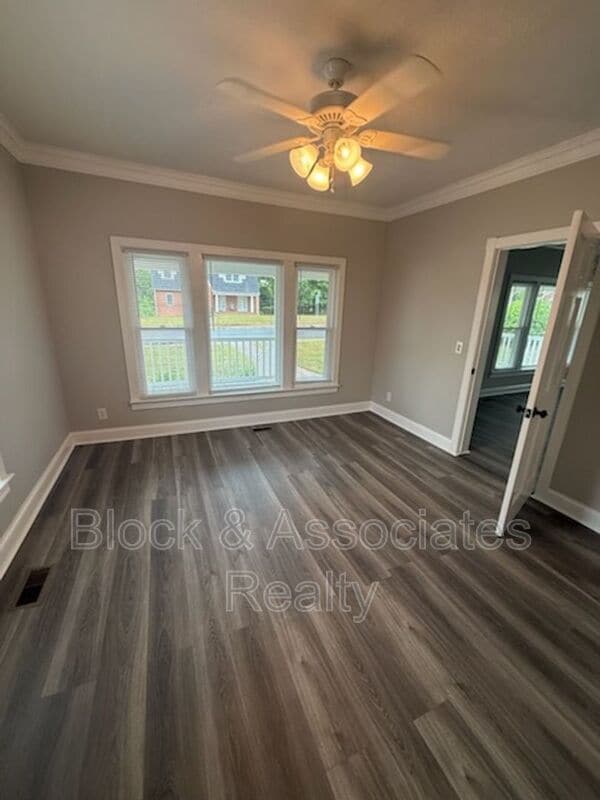 Building Photo - 1007 Sunset Ave