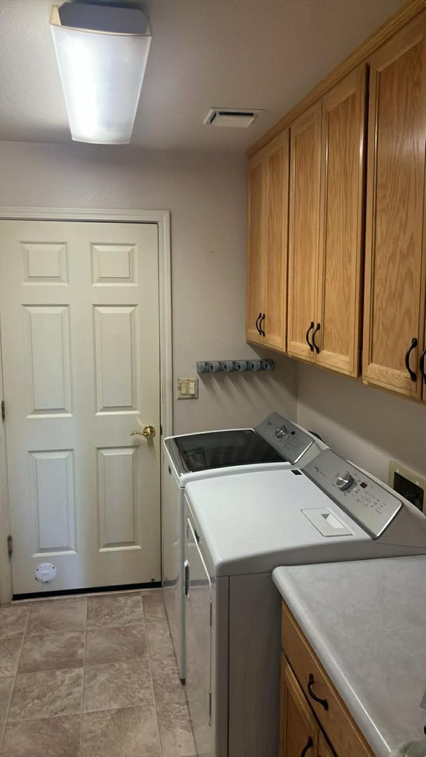 Building Photo - 503 Hillcrest Ave