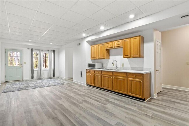 Building Photo - Beautifully Renovated 5-Bedroom, 4-Bath Home on Full Finished Basement!