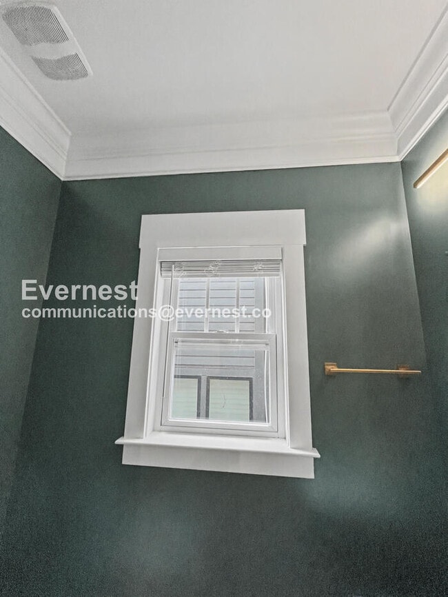 Building Photo - 1306 Pillow St