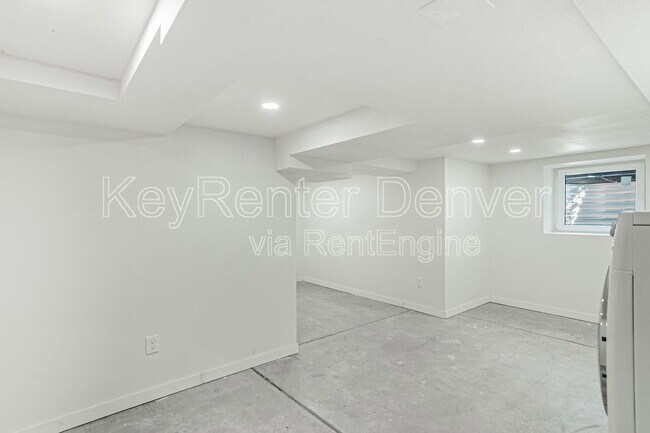 Building Photo - 421 N Stuart St
