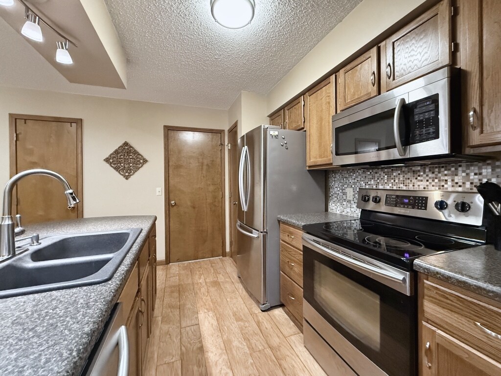 Building Photo - 1516 Meadowhill Dr