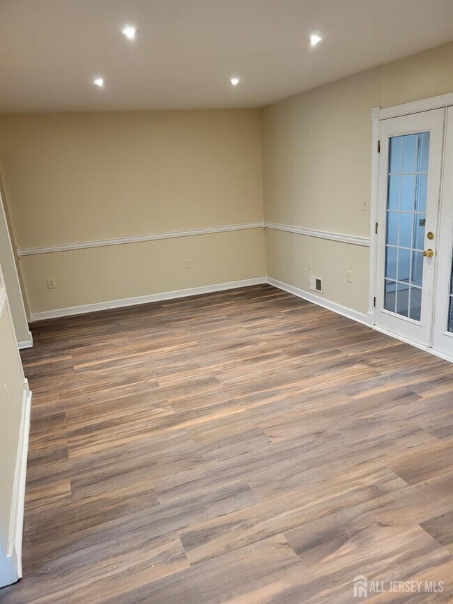 Building Photo - 15 Van Pelt Ct