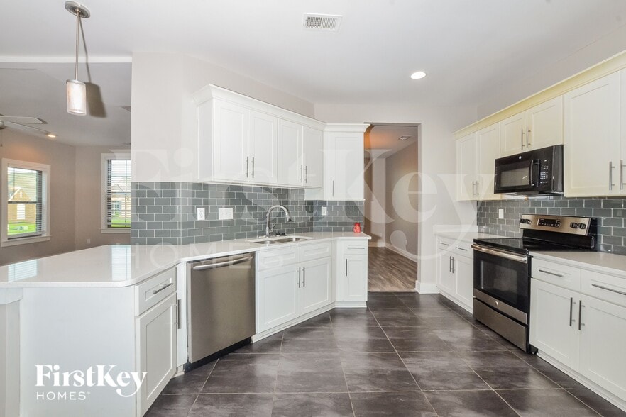 Building Photo - 6362 Garrison Ln