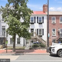 Building Photo - 708 I St SE