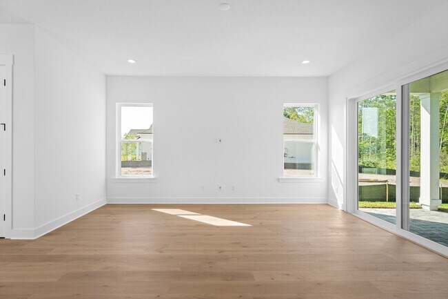 Building Photo - Preserve Views!