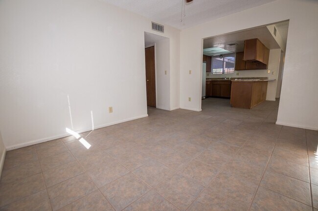 Building Photo - Welcome to this delightful 3-bedroom, 2-ba...
