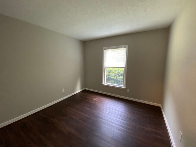 Building Photo - Updated 3 Bedroom 2 Bathroom Home in N. Ch...