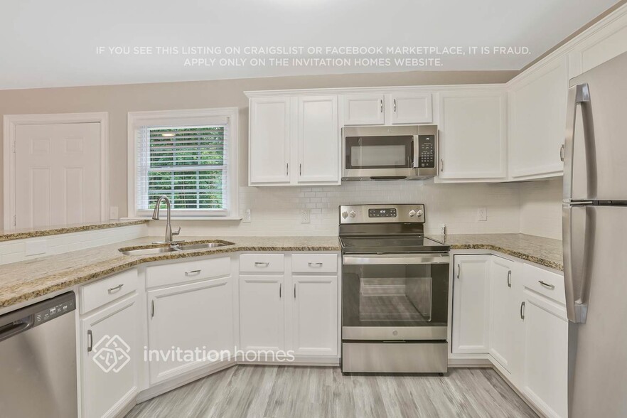 Building Photo - 2033 Carriage Way
