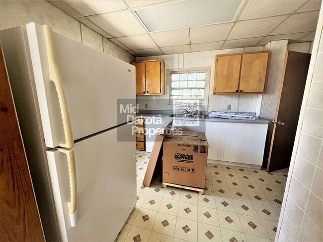 Building Photo - 212 W Fir-2 Bedroom House