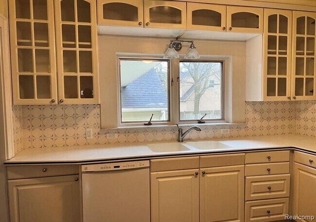 Building Photo - 1072 Ridgedale Ave