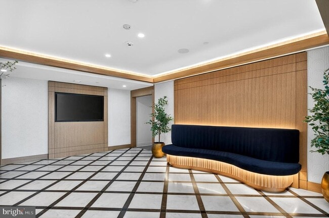 Building Photo - 811 S Columbus St