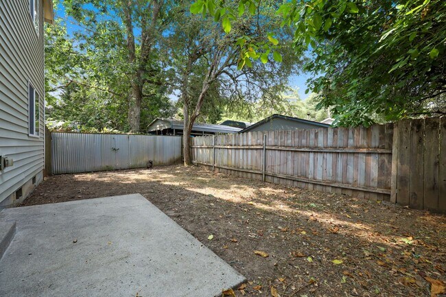 Building Photo - 117 SE 129th Ave