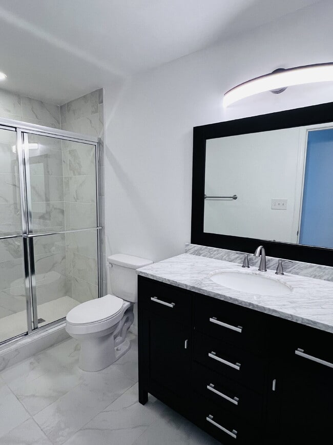 Building Photo - Move-in Special: HALF OFF off of the first month's rent! Stunning 4-5 Bedroom Home for Rent in En...