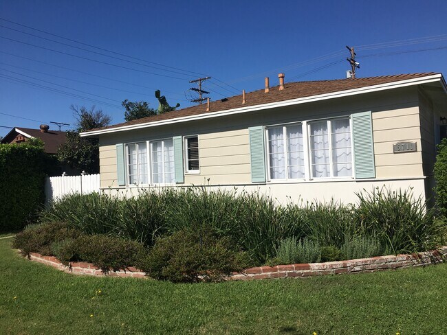 Building Photo - 5711 Woodman Ave