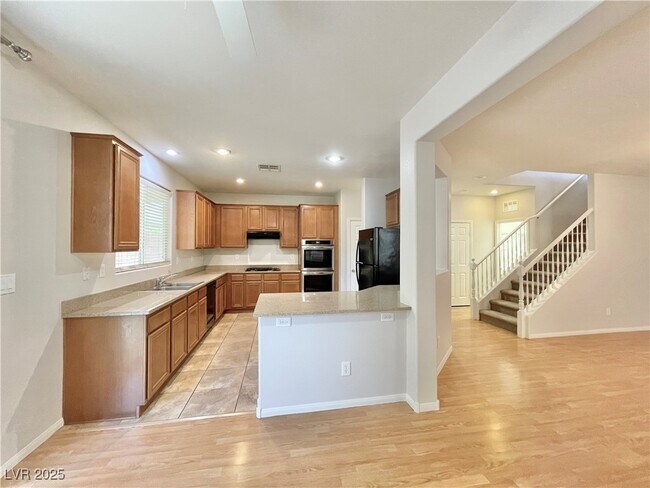Building Photo - 10073 Pelham Park Ave