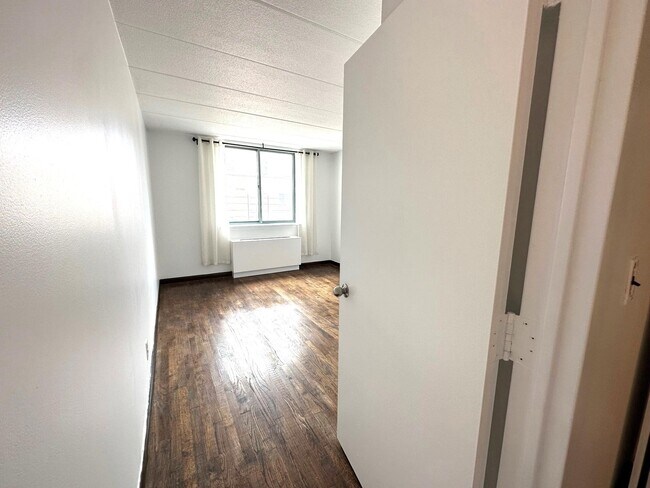 Building Photo - 97-12 63rd Dr