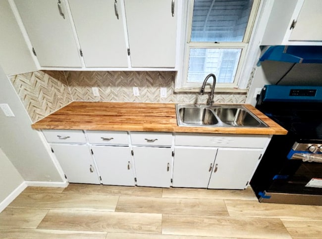 Building Photo - 3337 Court St