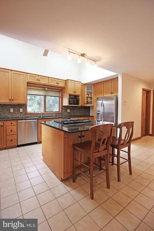 Building Photo - 6872 Melrose Dr