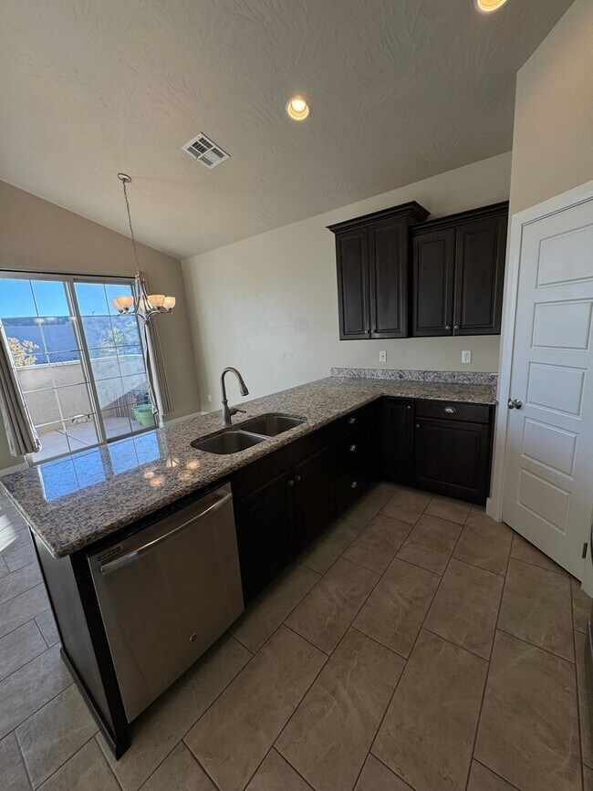 Building Photo - Beautiful 3 Bedroom Home - Casitas at Sienna Hills