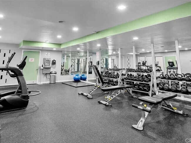 Building Photo - 1 Bedroom Condo within gated complex in Playa del Rey