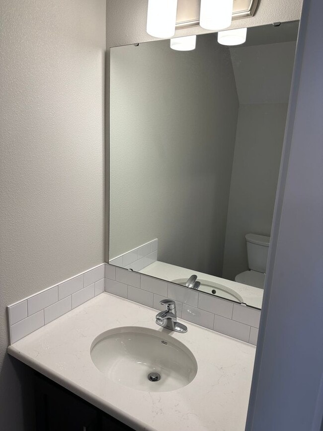 Building Photo - New 3 Bed / 3 Bath Duplex! $500 Amazon Gift Card! First 1.5 Month's Rent Is Free!