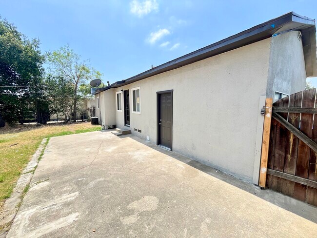 Building Photo - Mayfield