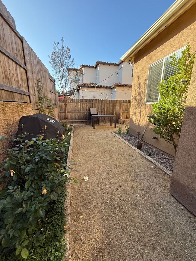 Building Photo - Templeton Ranch 3 Bedroom 2 Bathroom Single Family Home Available 3/15/26