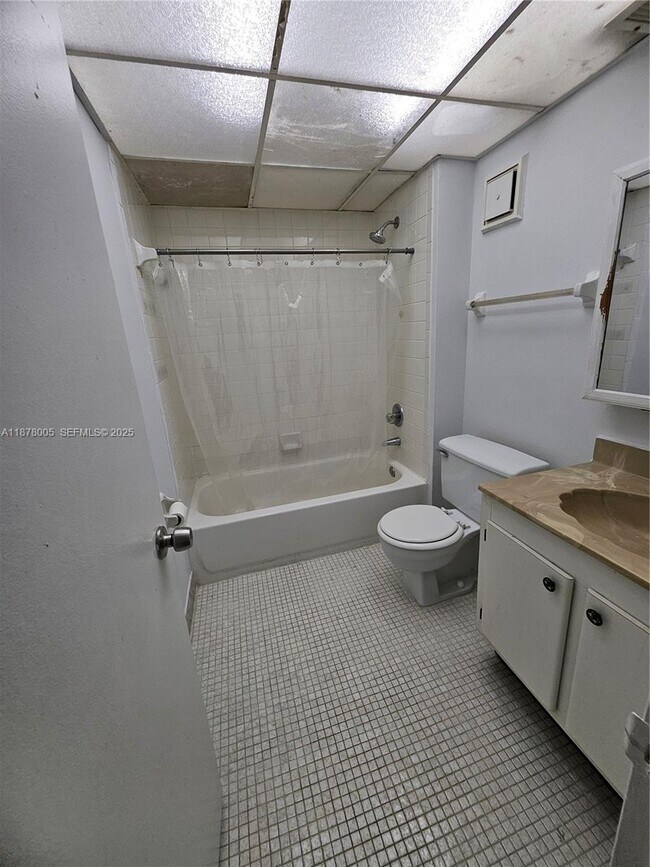 Building Photo - 7820 S Colony Cir