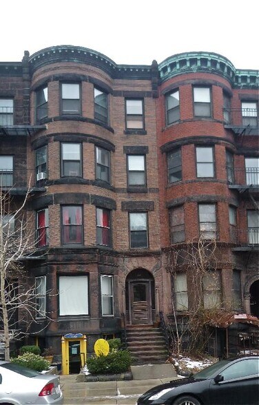 Building Photo - 849 Beacon St