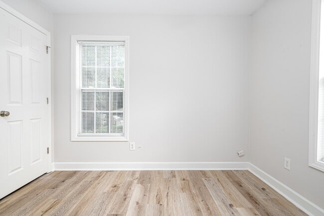 Building Photo - 614 Walnut Dr