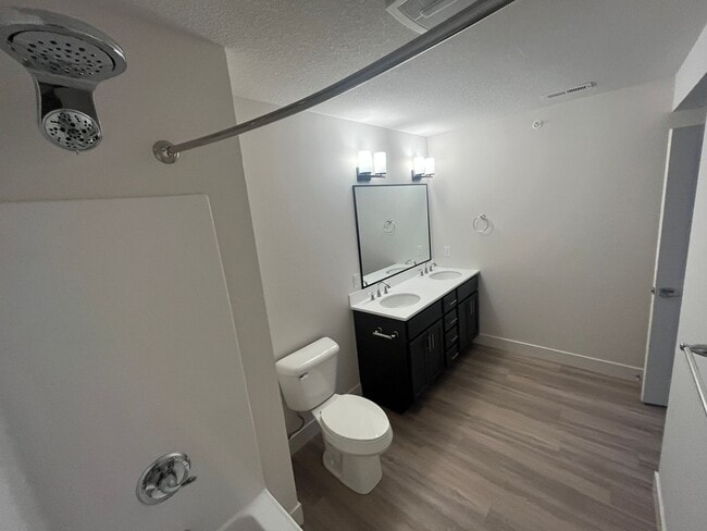 Building Photo - ??LIMITED TIME SPECIAL: FIRST MONTH'S RENT HALF OFF! 3br/3ba Apartment