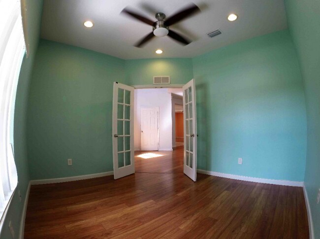 Building Photo - 5073 SW 40th Pl