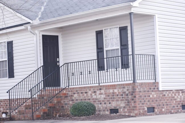 Building Photo - Deveron Townhome