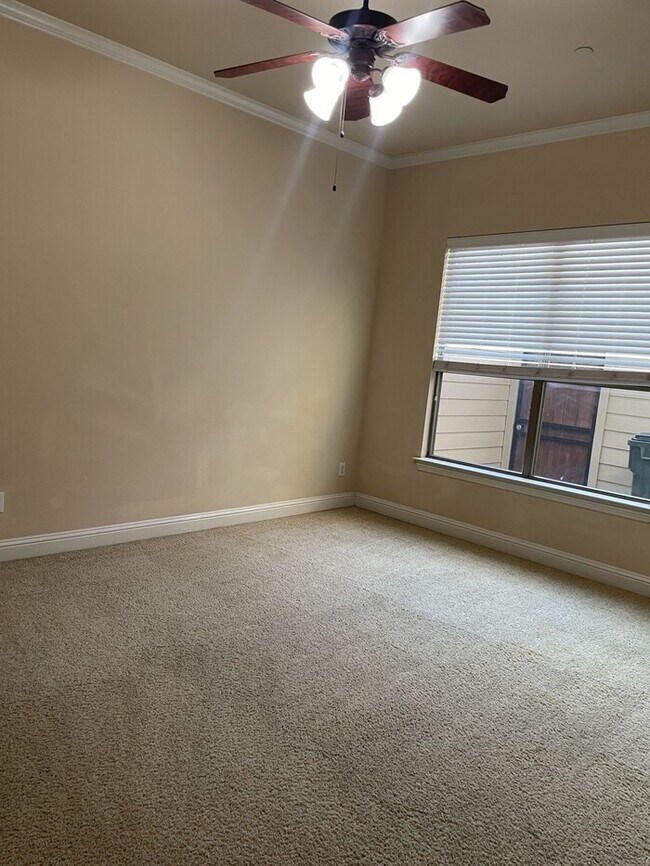 Building Photo - Very nice 3 bed Townhome in Plano!