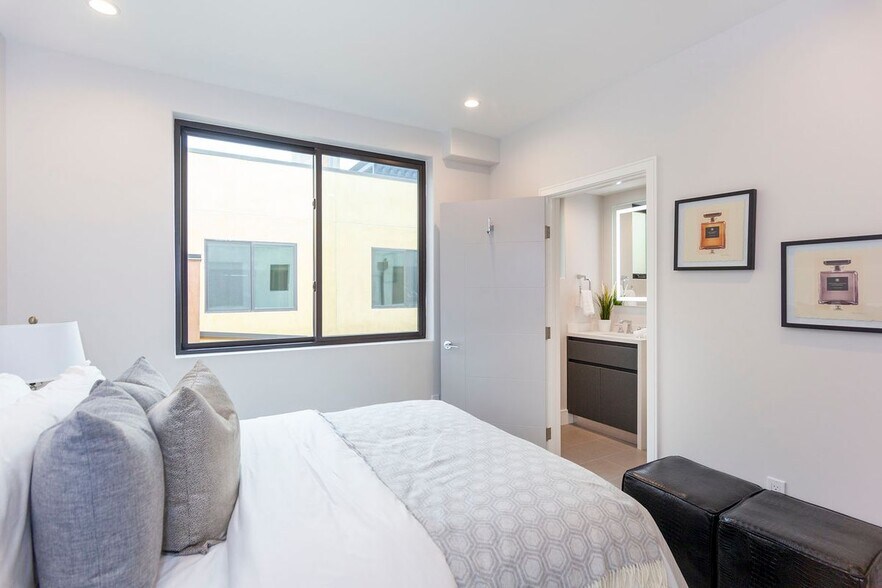 Building Photo - 1059 Elm Ave