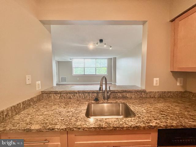 Building Photo - 10101 Grosvenor Pl