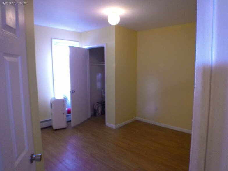 Building Photo - 13 Armstrong Pl