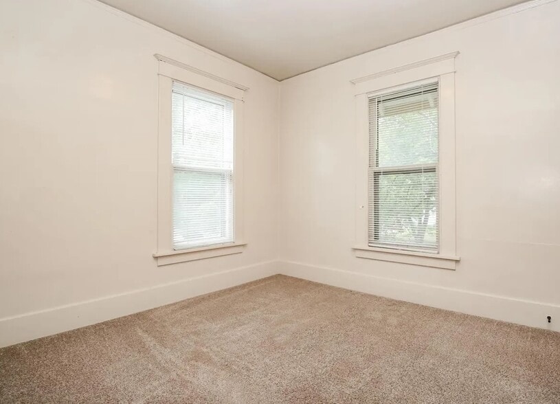 Building Photo - 425-427 W 16th St