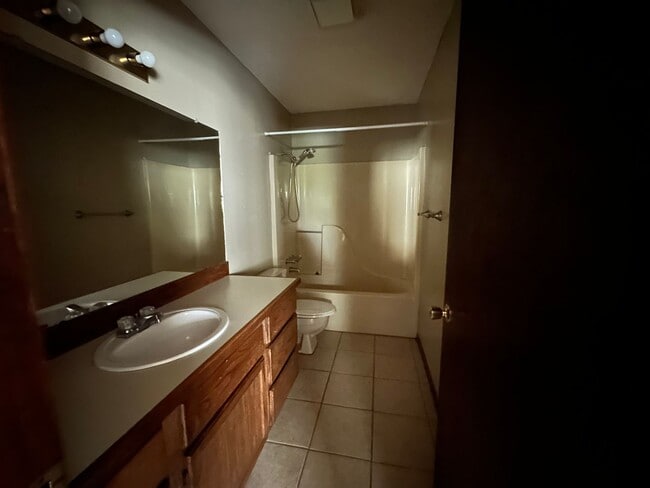 Building Photo - Come take a look at this 3-bedroom 1.5-bat...