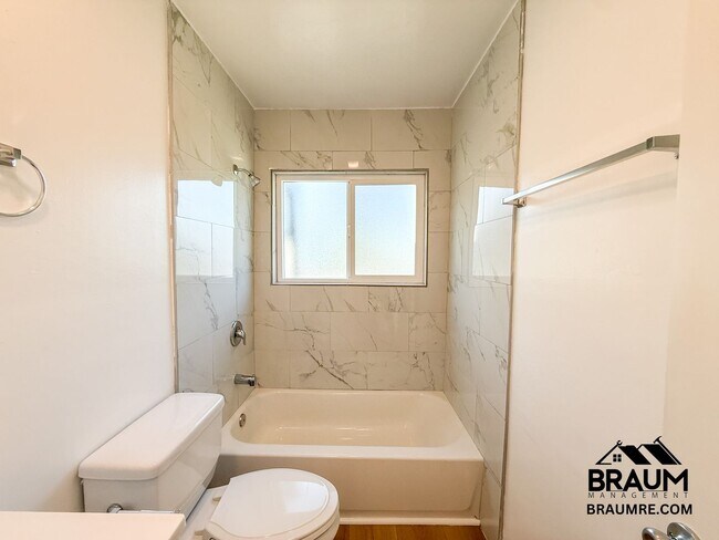 Building Photo - 13115 Oxnard St