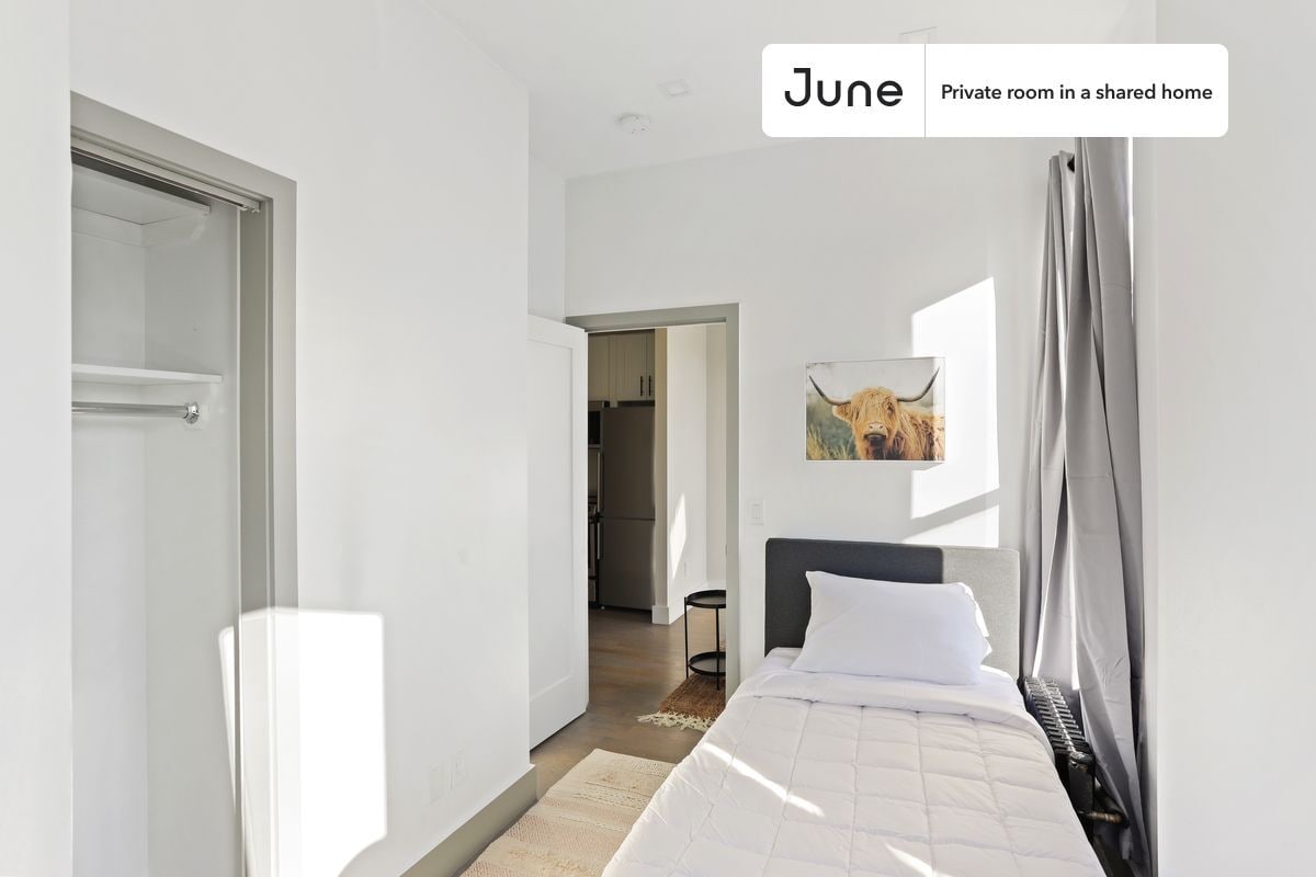 Building Photo - Room in Shared 3 bed/1 bath home